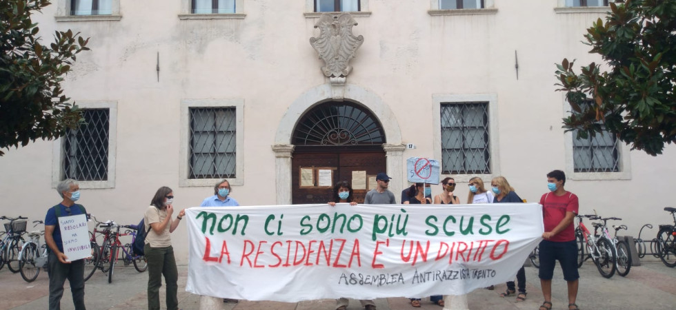 “Il Comune prenda una posizione sull’iscrizione anagrafica dei richiedenti asilo”